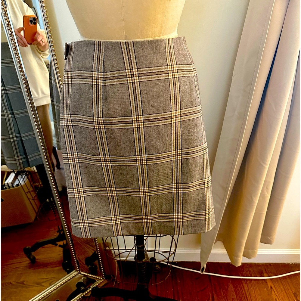 Size 6 petite Banana Republic plaid tan multi wrap skirt